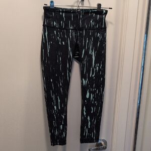 GUC Lululemon Black and Green Leggings